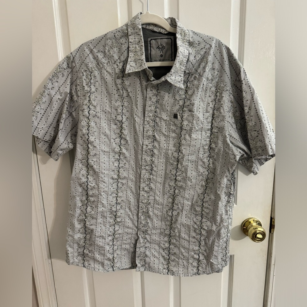 Men’s short sleeve button down shirt. Prana. Size XL